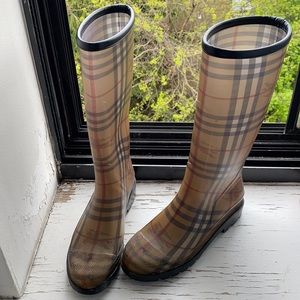 Burberry boots
